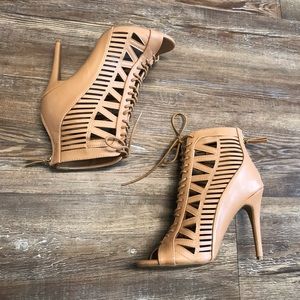Lace up heels 7.5